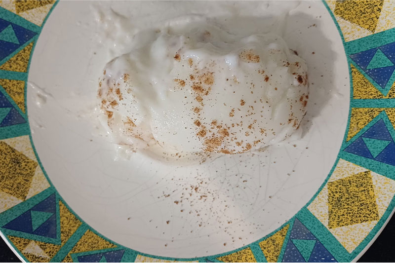 Turkish tavuk göğsü milk pudding dessert
