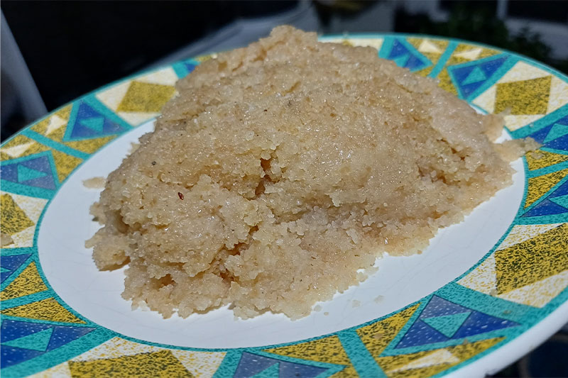 İrmik Helvası is a warm, aromatic dessert made by toasting semolina in butter and then combining it with milk, sugar, and pine nuts