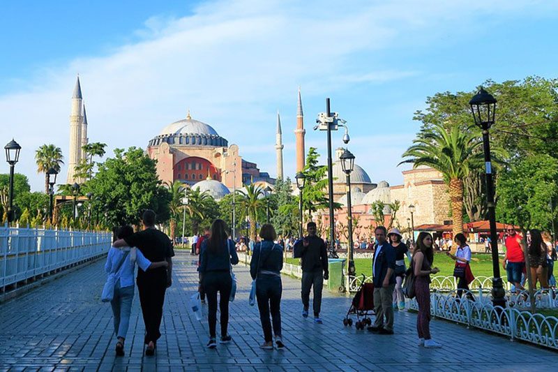 Tourists at Hagia Sophia entrance