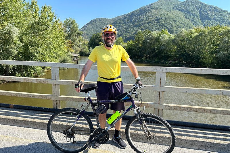 Sakarya cycling tour guide on the bridge over Sakarya River
